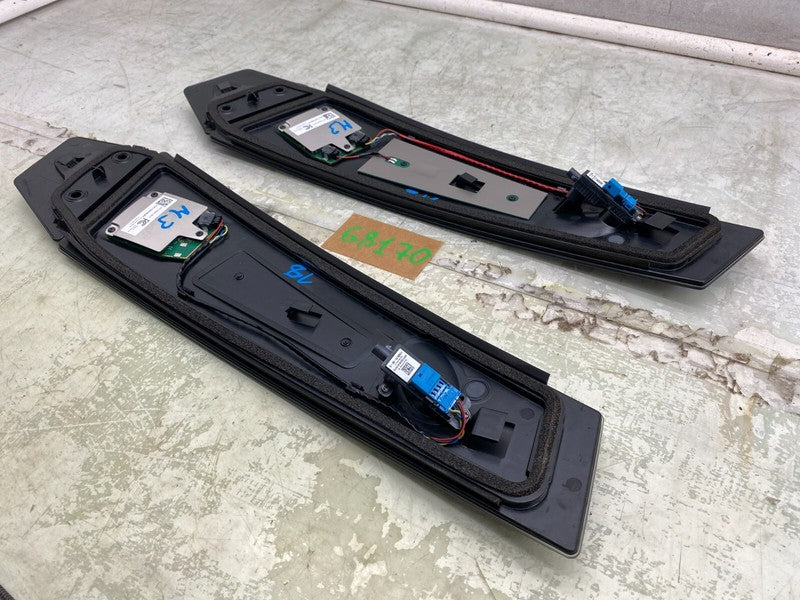 1100441 00 C ⭕17-23 Model 3 Left & Right B-Pillar Applique Molding 1100441-00-C/1100437-00-C