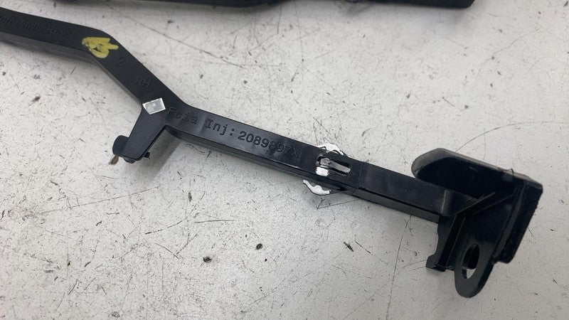 2089896X ⭕ 2017-2020 Tesla Model 3 M3 Dashboard Passenger Side Glove Box Latch Right OEM