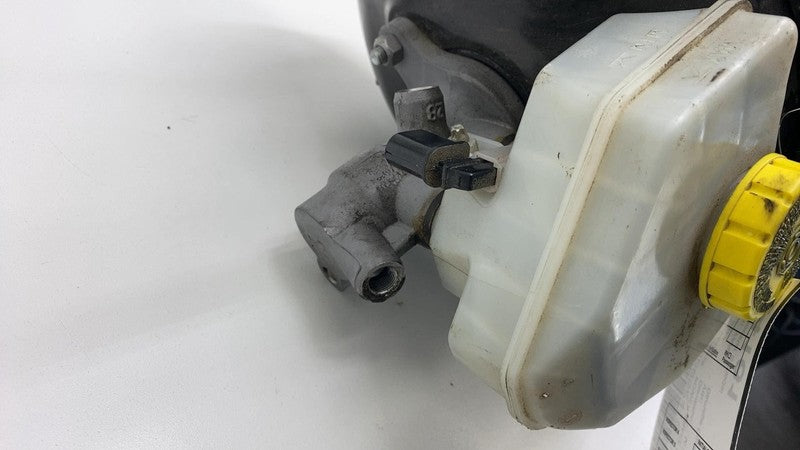 7P0612101B 2011-2018 Porsche Cayenne Power Brake Booster Master Cylinder w/ Reservoir OEM