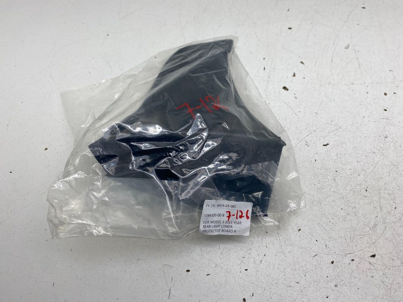 1784320 00 B ⭕ 24-26 Model 3 Rear Right Liftgate Trough Trim Lower Tailamp Cover 1784320-00-B