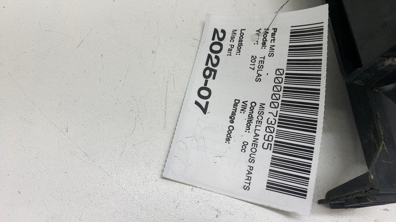 100725800D ⭕12-20 Tesla Model S Radiator Shutter Air Duct Center Intake Grille 1058073-00-B