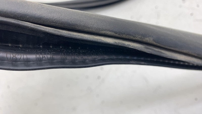 ⭕ 2017-2023 Chrysler Pacifica Rear Passenger Right Door Body Weatherstrip Seal