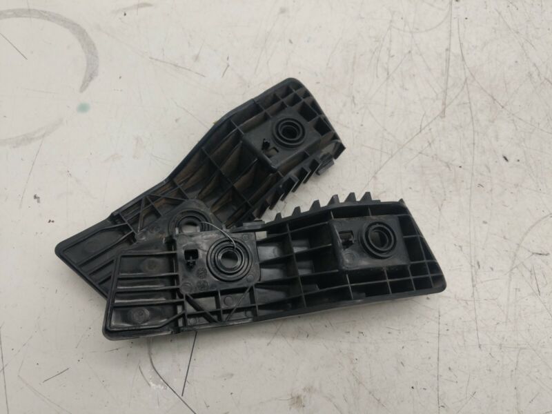 1083993 00 D 2017-2023 Tesla Model 3 M3 Rear Left & Right Bumper Taillight Lamp Mount Bracket