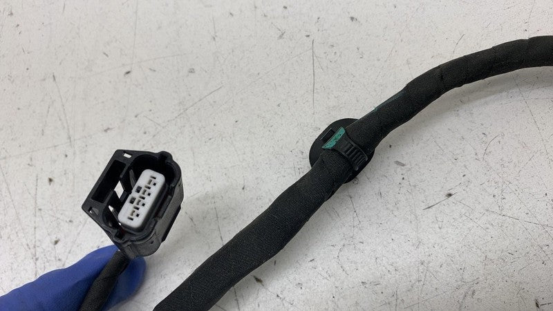 PT00568004B ⭕ 2025 Rivian R1S Rear Bumper Fascia Wire Wring Harness Connector PT00568004-B