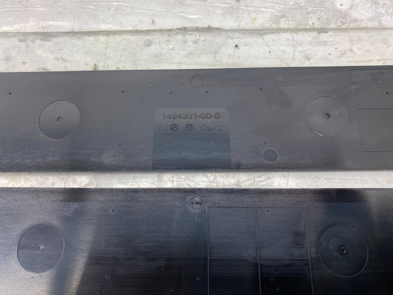 149430100B ⭕ 20-24 Model Y Front Left & Right Door Sill Scuff Plate Cover Trim 1494301-00-B