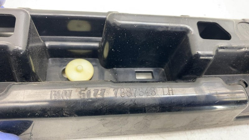 51777387343 2017-2022 BMW 530e Front Left Skirt Rocker Molding Panel Support Mount Bracket