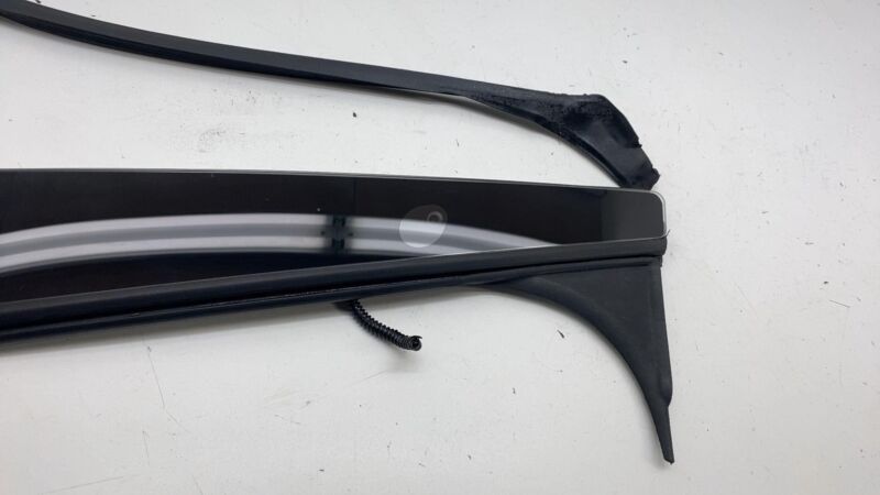 1092312 98 E 16-20 Model X Right B-Pillar Applique Trim Molding w/ Camera & Seal 1092312-98-E