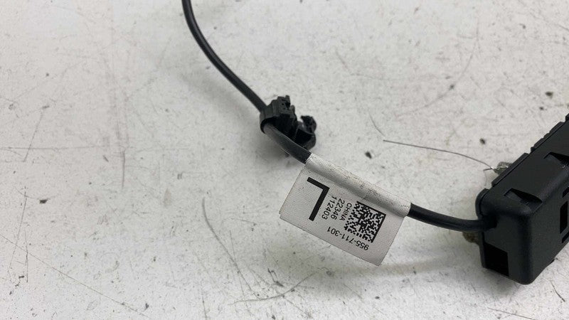 ⭕ 2021-2023 Tesla Model 3 Ground Side Noise Filter Antenna Assembly 15
