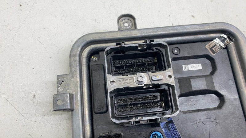 ⭕ 24-26 Cybertruck Front Driver Mid Voltage Controller Module Left 181