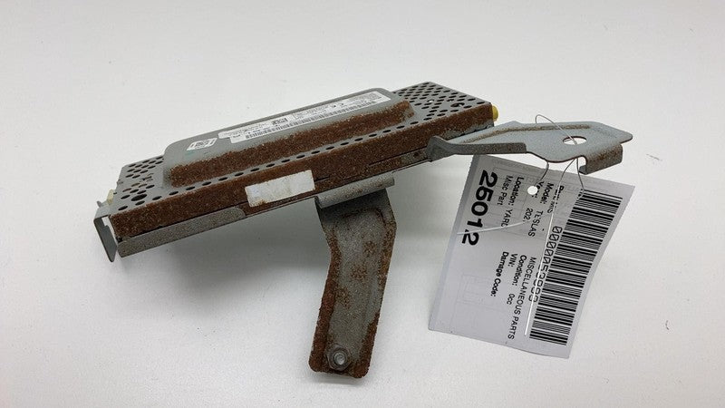 1622932 00 B 21-24 Tesla Model S Harman Becker HB Z511 FM/HD/SXM Radio Tuner Control Module