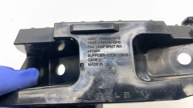 175564300D ⭕ 24-25 Model 3 Rear Passenger Taillight Tail Lamp Mount Bracket RH 1755643-00-D