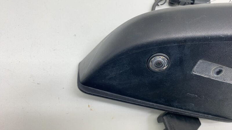 2016-2018 Mercedes-Benz GLE350 Front Right Door Mirror Lower Cover Cap w/ Camera