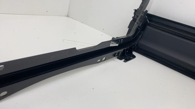 ⭕ 24-25 Tesla Cybertruck Lower Tonneau Horizontal Guide Rail Trim 1852