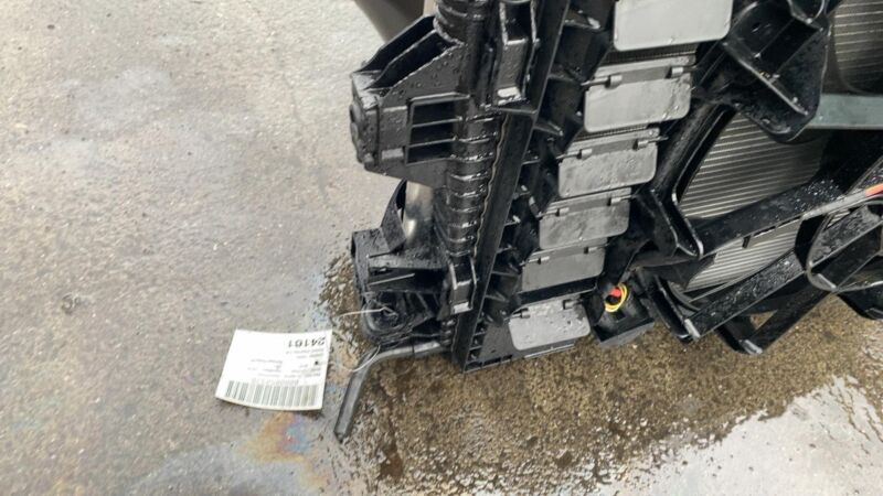 7P0 121 207 A 2011-2018 Porsche Cayenne Engine Radiator Cooling Fan Motor A/C Condenser Assy