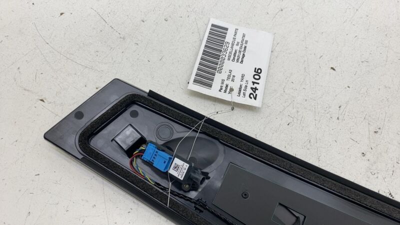 110043700B ⭕ 17-23 Model 3 Left B-Pillar Applique Glass Trim Molding w/ Camera 1100437-00-B