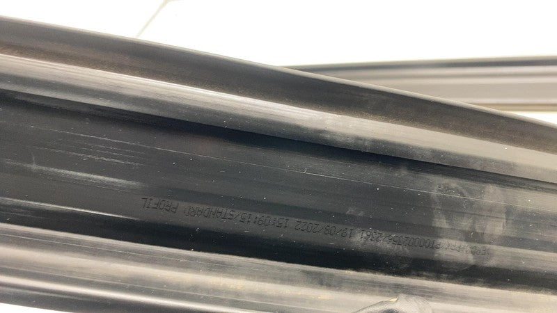 PT00002356 ⭕ 22-24 R1T Left & Right Skirt Rocker Panel Molding Seal PT00002356 / PT00002361
