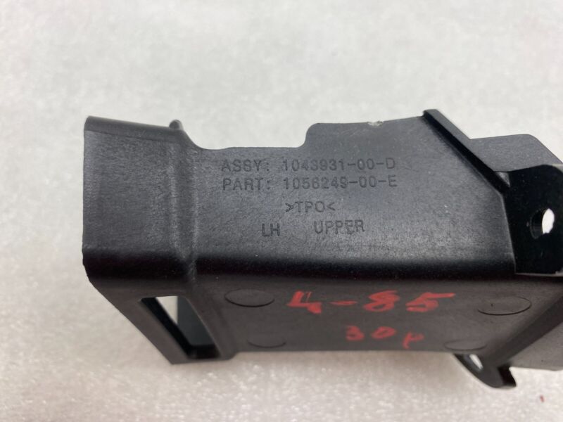 1043931 00 D 2016-2020 Tesla Model X MX Front Driver Side Foglamp Upper Air Duct Left LH Assy