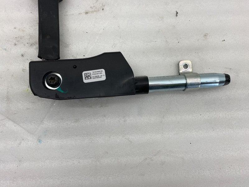 100526500B ⭕ 12-15 Model S Front Right Seat Belt Outboard Lap Pre-Tensioner 1005265-00-B