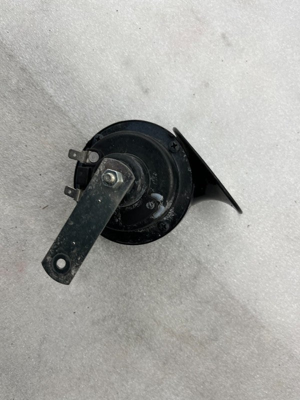 E1 0020046 ⭕ 2012-2020 Tesla Model S MS Seger Low Pitch Tone Horn 12V 410 Hertz w/ Bracket