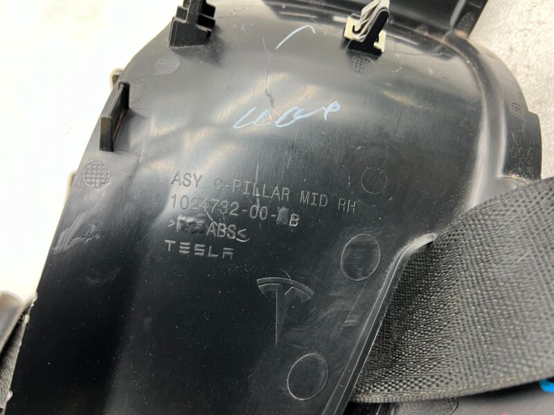 1023136 00 C 2012-2015 Tesla Model S Passenger C-Pillar MiddleTrim w/ 2nd Row Seat Belt Assy