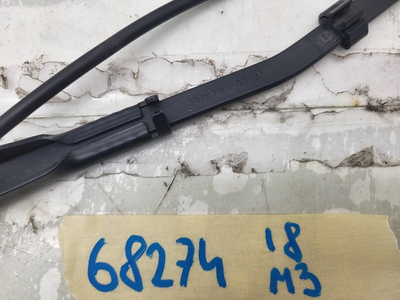 107672900A ⭕ 2017-2022 Tesla Model 3 Front Windshield Wiper Arm & Blade Right 1076729-00-A
