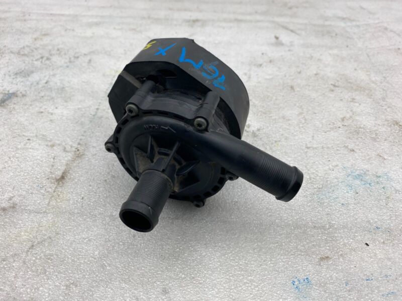 1037328 00 F 2016-2020 Tesla Model X MX Cooling System Auxiliary Coolant Water Pump Assembly
