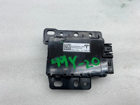 ⭕ 2020-2023 Tesla Model Y Center Console USB/AUX Hub Control Module 1522264-00-B