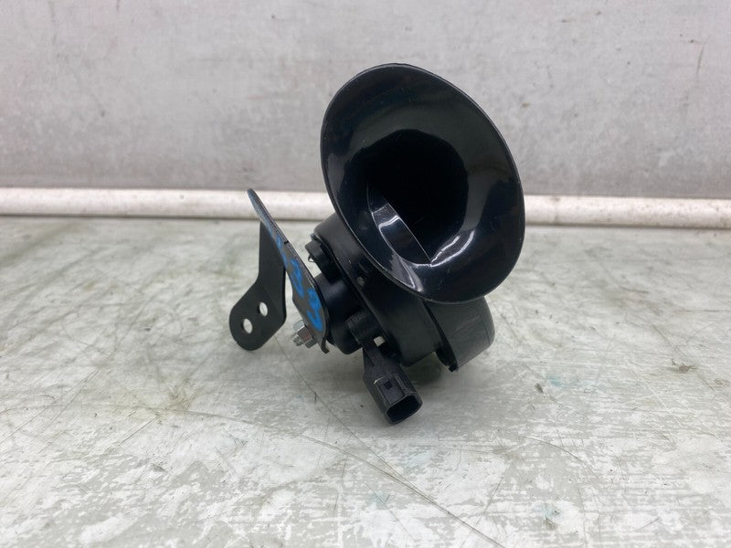 E1 0020046 ⭕ 2017-2023 Tesla Model 3 Seger High Pitch Tone Horn 12V 510 Hertz with Bracket