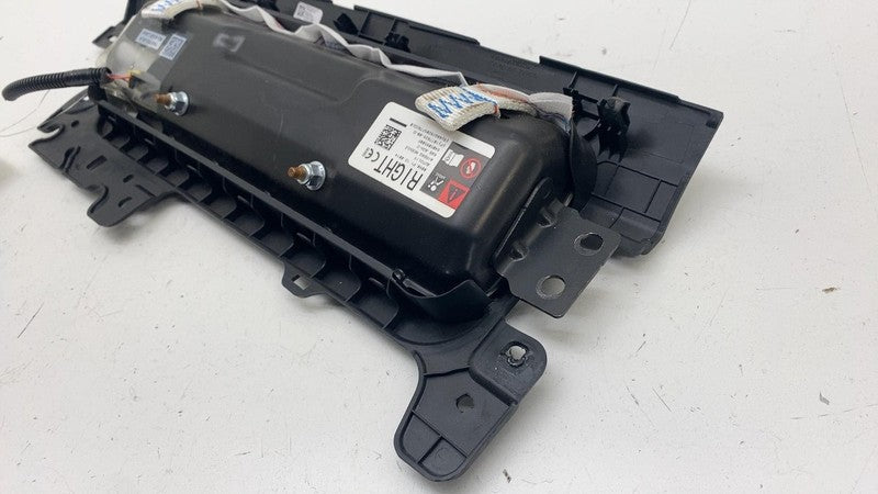 107782600D ⭕ 2017-2023 Tesla Model 3 Y Right Lower Knee Safety Airbag Module 1077826-00-D