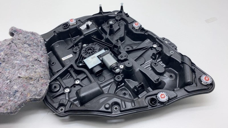 7365168 2018-2021 BMW 530e B46X Rear Passenger Side Door Panel Window Regulator Right RH