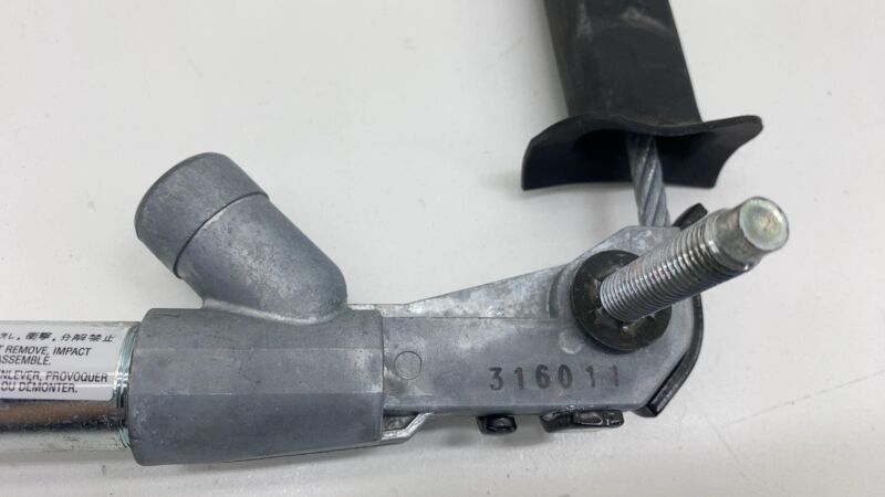 1005265 05 E 12-20 Tesla Model S Front Right Lap Pretensioner 16-20 Tesla Model X Front Left