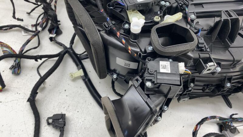 2020-2024 Tesla Model Y HVAC A/C Air Heater Core Blower Motor Housing Box OEM