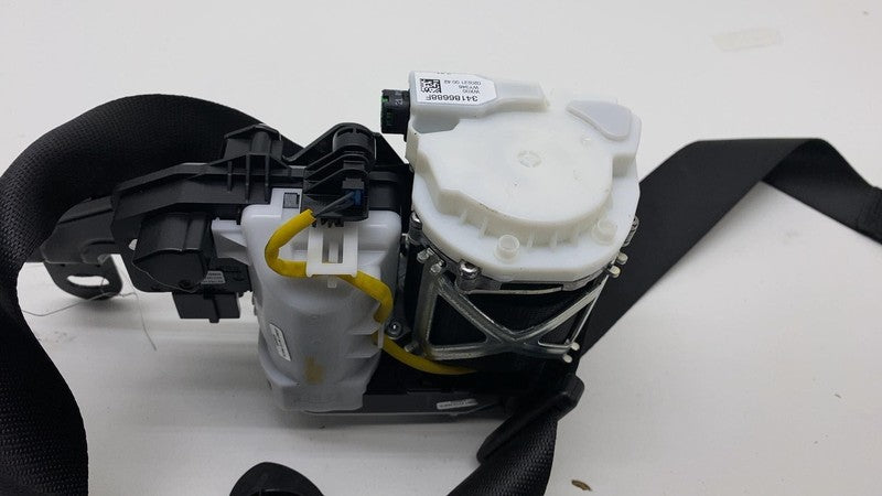 34234136 2017-2023 BMW 530e G30 Front Passenger Side 1st Row Seat Belt Retractor Right RH