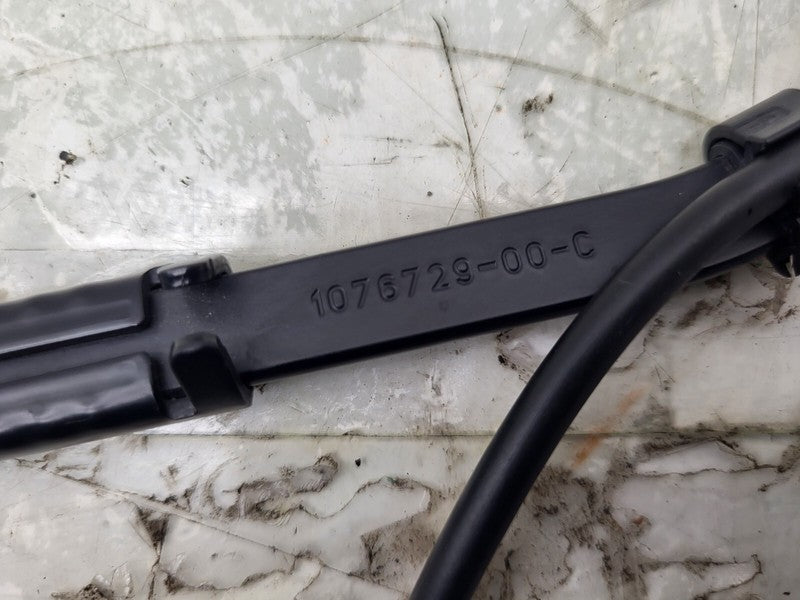 107672900C ⭕ 2017-2022 Tesla Model 3 Front Windshield Wiper Arm & Blade Right 1076729-00-C