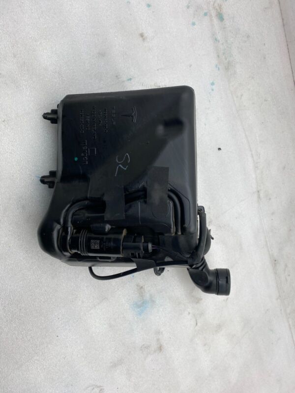 1015486 01 C 2017-2023 Tesla Model 3 Front Windshield Wiper Washer Reservoir Tank & Pump Assy