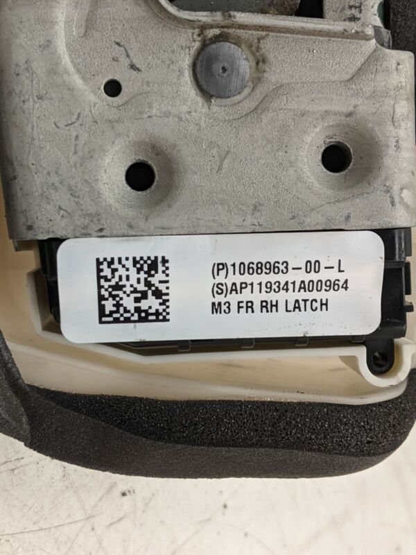 1068963-00-L ⭕ 2017-2022 Tesla Model 3 Front Side Door Lock Latch Actuator Right 1068963-00-L