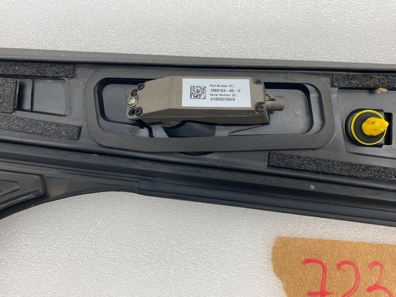 108390200B ⭕16-20 Tesla Model X Right B-Pillar Applique Trim Molding w/ Camera 1092312-98-E