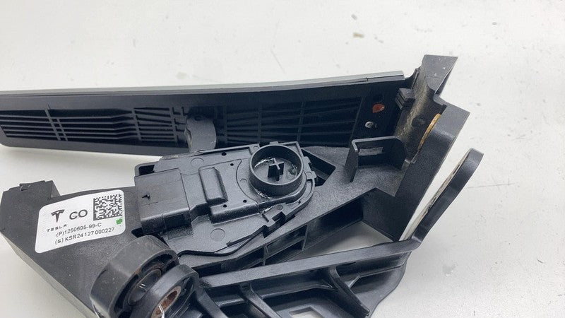 ⭕ 2024-2025 Tesla Cybertruck Front Gas Accelerator Pedal w/ Bracket 12