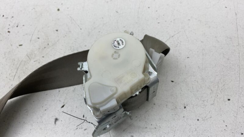 2013 2014 2015 2016 2017 2018 Ford C-Max Rear 2nd Row Seat Belt & Retractor Assy