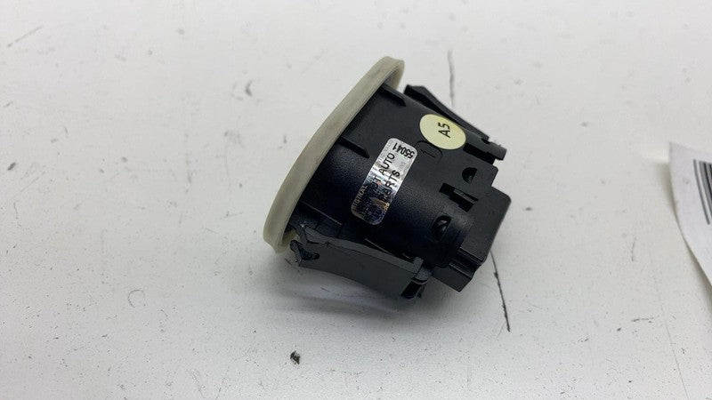 PT00002098K ⭕22-24 Rivian R1T Rear Gear Tunnel Emergency Release Control Button PT00002098-K