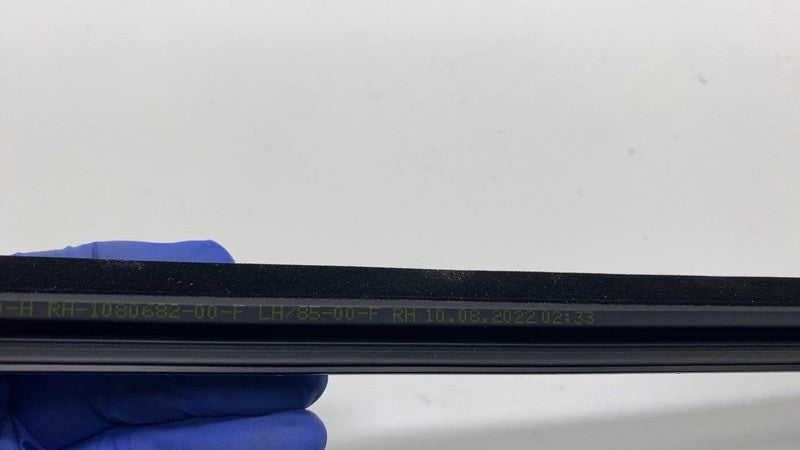 108068100H ⭕ 2021-2025 Tesla Model 3 Front Left Door Window Outer Belt Molding 1080681-00-H