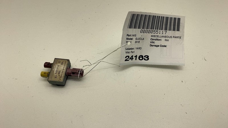 A2128704089 2012-2019 Mercedes-Benz GLE350 Radio Amplifier Splitter Module Unit A2128704089