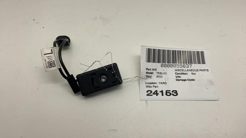 1509420 00 D 2017-2023 Tesla Model 3 Rear Left Side Radio Antenna Noise Filter Amplifier OEM