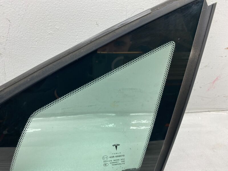 E6 43R-008010 2012-2020 Tesla Model S Rear Passenger Side Quarter Fixed Glass Right Assembly