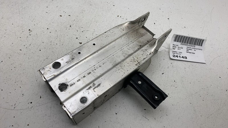 A 212 620 08 95 10-16 Mercedes E350 E-Class Front Right Bumper Reinforcement Bracket A2126200895