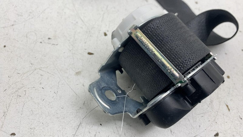 ⭕ 2023 Jeep Wrangler 4XE JL Rear Left 2nd Row Seat Belt & Retractor P6