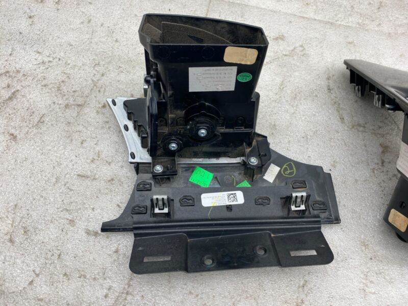 1007834 00 C 2016-2020 Tesla Model X SET of Dashboard Left + Right + Middle Air Vent Outlet