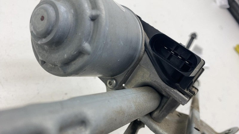 31696283 ⭕ 21-23 Polestar 2 Front Windshield Wiper Transmission Linkage w/ Motor 31696283