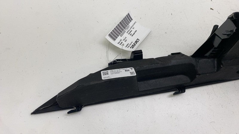 186754420E ⭕24-25 Tesla Model 3 Passenger Side C-Pillar Upper Trim Cover Right 1867544-20-E