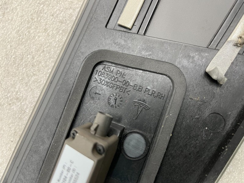 1092307 00 C ⭕ 2016-2020 Tesla Model S MS Right B-Pillar Applique Glass & Camera 1092307-00-C